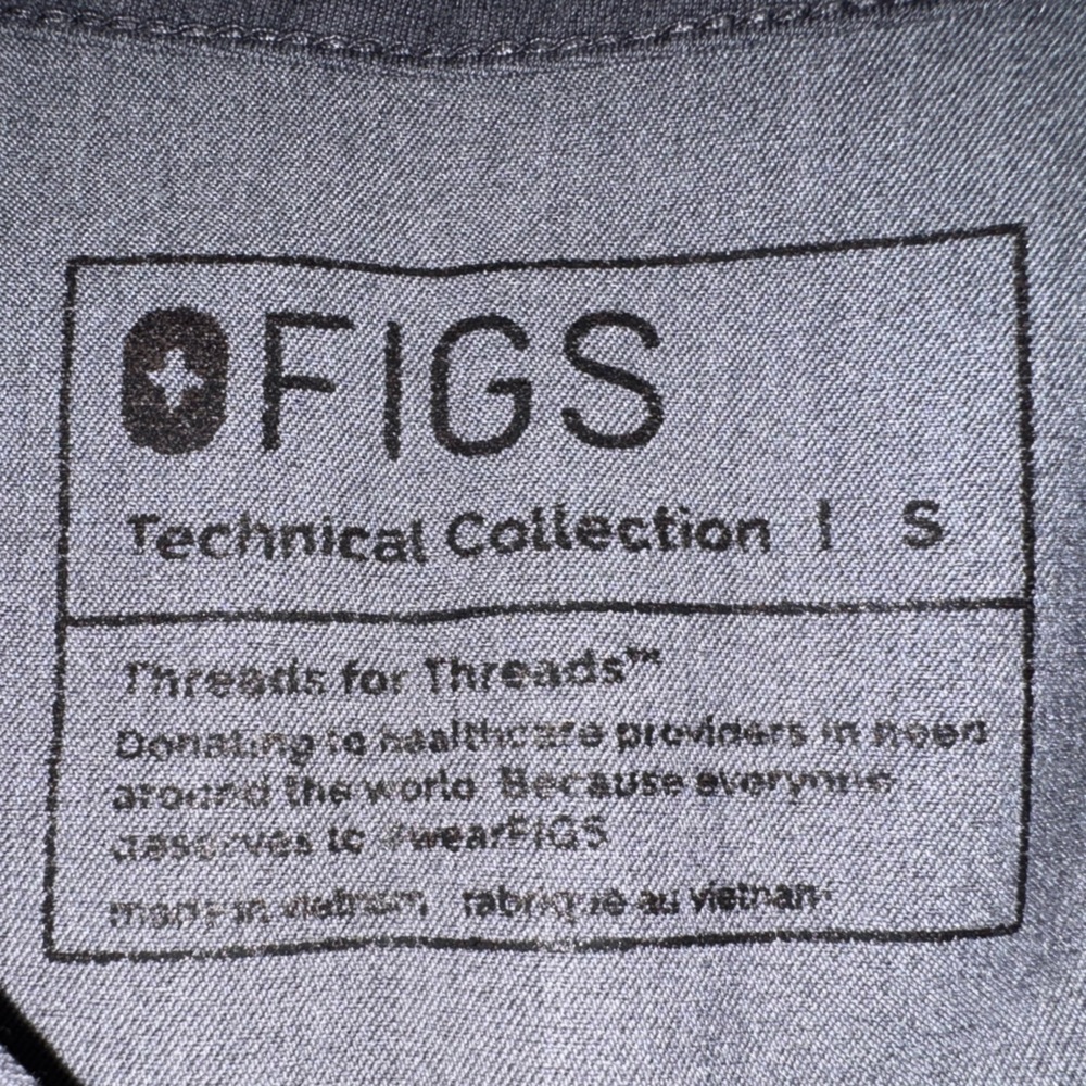 FIGS Casma Three-Pocket Scrub Top in Graphite Size S - Picture 6 of 11